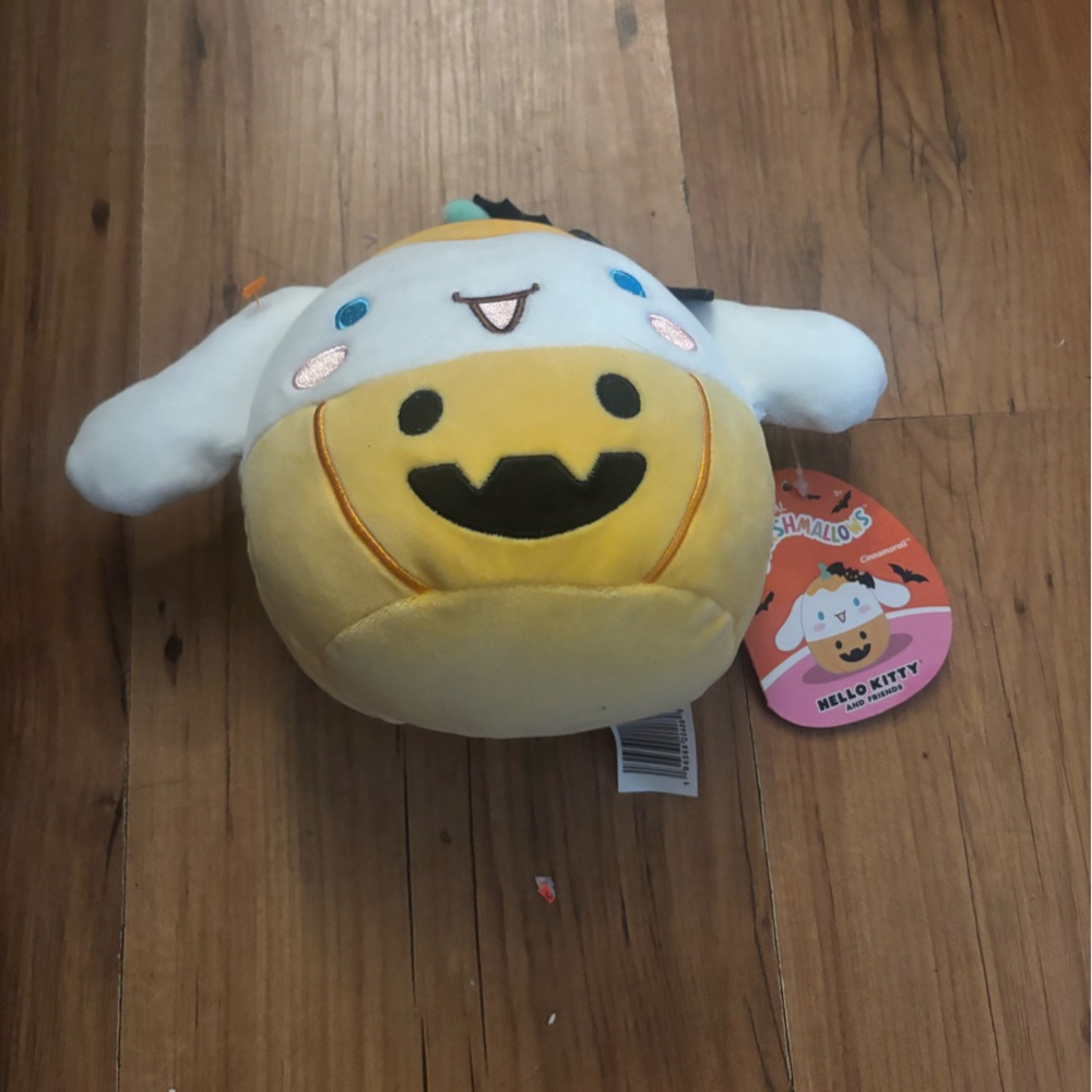 Hello kitty cinnamon roll Halloween squishmallow nwt